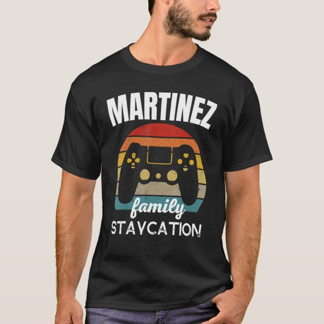 T-shirt Martinez Family Staycation Vidéo Jeu Vacances (Devant)