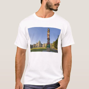 T-shirt Mât totem sur l'édifice du Parlement à