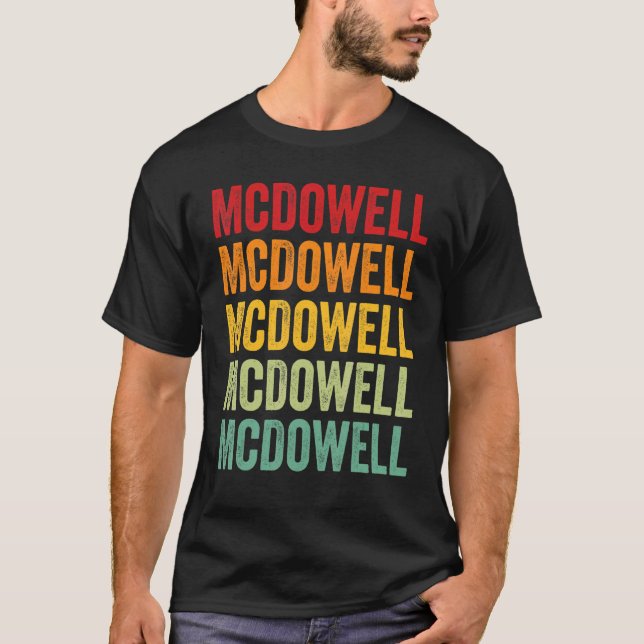 T-shirt McDowell County North Carolina Rainbow Text Design (Devant)