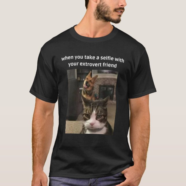 T-shirt Mème Chien Et Chat Un Selfie Avec Vous Extrovert F (Devant)