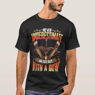 T-shirt Mens Bowhunter Never Underestimate An Old Man