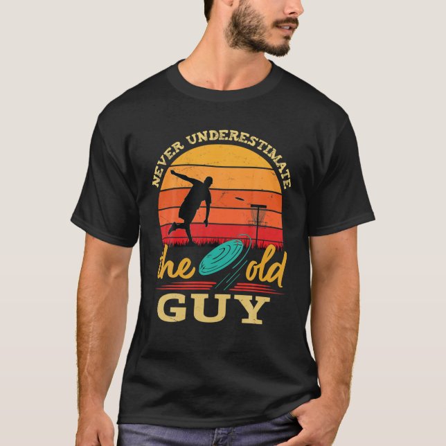 T-shirt Mens Disk Golf ne sous-estime jamais l'ancien Guy  (Devant)