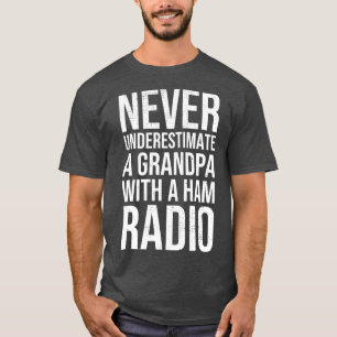 T-shirt Mens drôle ne sous-estime jamais un vieil homme av