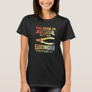 T-shirt Mens  Electronics Technician Joke for Electricians