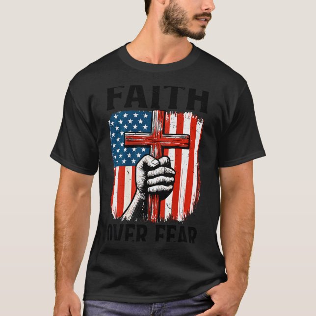 T-shirt Mens Faith Over Fear Christian Patriotic American  (Devant)