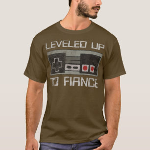 T-shirt Mens Leveled up to Fiance Newly Engaged Just Engag