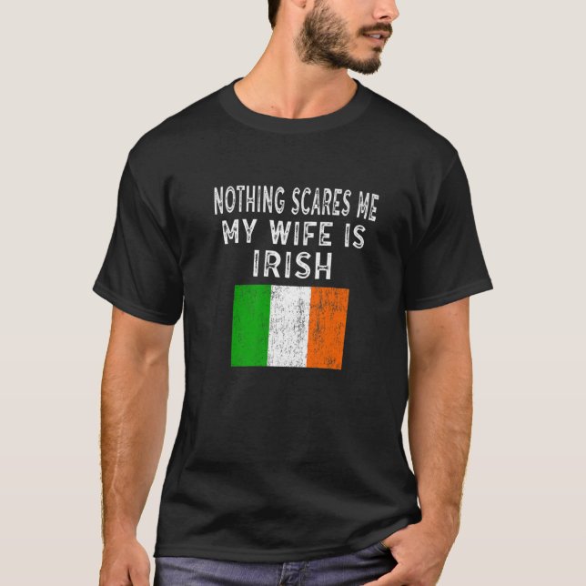 T-shirt Mens Ma Femme Est Irlandaise Rien Ne Me Fait Peur  (Devant)
