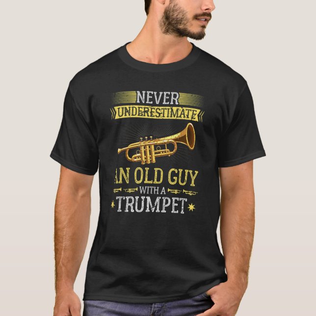 T-shirt Mens Never Underestimate an Old Guy with a Trumpet (Devant)