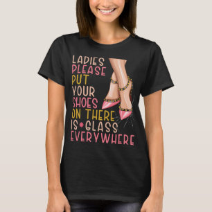 T-shirt Mesdames, mettez vos chaussures là-bas la veille e