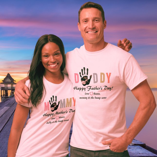 T-shirt Message du Bump Ultrasound 1ère Fête des Mères (Message from the Bump Ultrasound 1st Mother's Day Baby Palmprint Colorful pastel Colors)