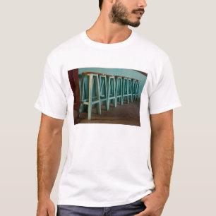 T-shirt Mexique, Oaxaca, tabourets de bar verts alignés le