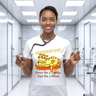 T-shirt Mini tigresse orange sur un oreiller dessin humori