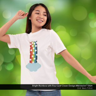 T-shirt minimaliste à quatre feuilles à arc-en-cie