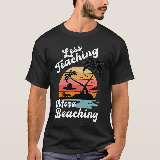 T-shirt Moins d'enseignement Plus de plage amusant enseign (Devant)