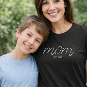 T-shirt Mom avec écriture blanche établie