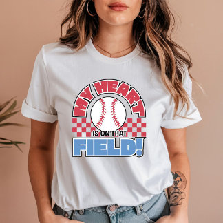 T-shirt Mon coeur est sur ce terrain - Maman de baseball