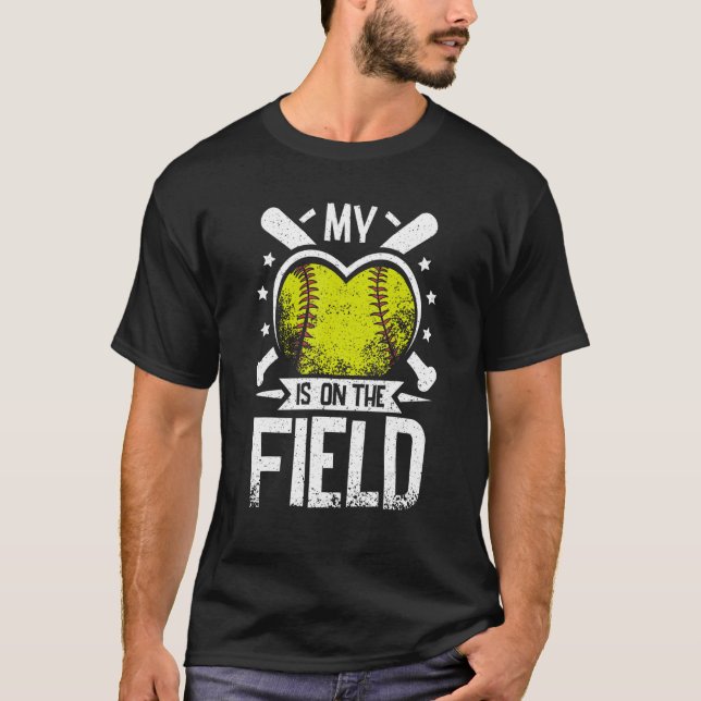 T-shirt Mon coeur est sur le terrain de softball (Devant)