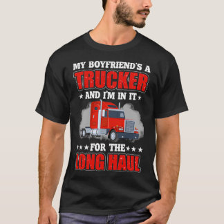 T-shirt Mon copain un camionneur et moi je suis dedans pou