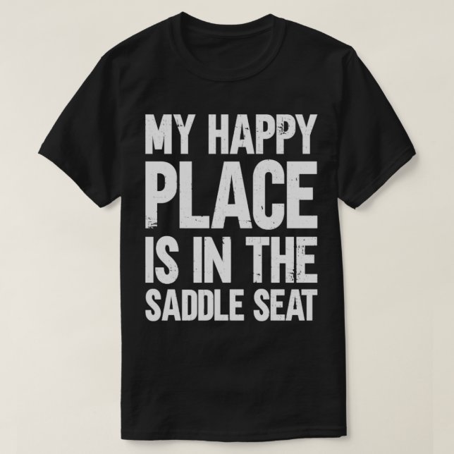 T-shirt Mon Happy Place Est Dans La Selle Siège Siège Sadd (Design devant)