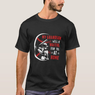 T-shirt Mon petit-fils vous attendra à la base de baseball