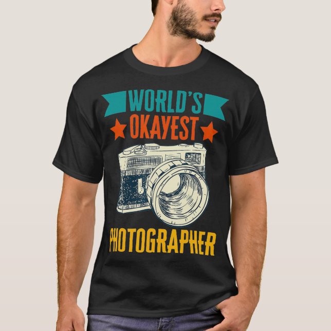 T-shirt Mondes Okayest Photographe photo prise (Devant)