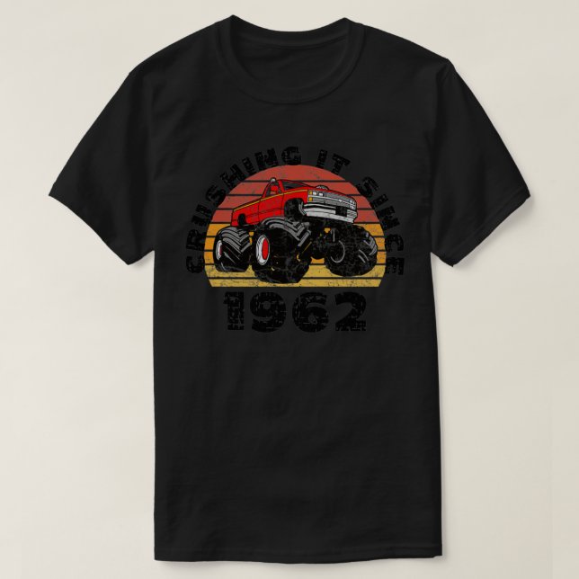 T-shirt Monster Truck Driver Crushing It Since 1962 Birthd (Design devant)