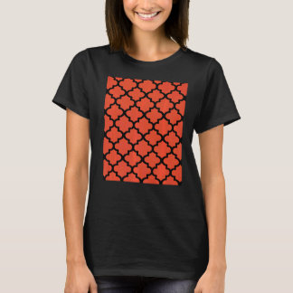 T-shirt Motif Quatrefoil En Noir En Plan Rouge