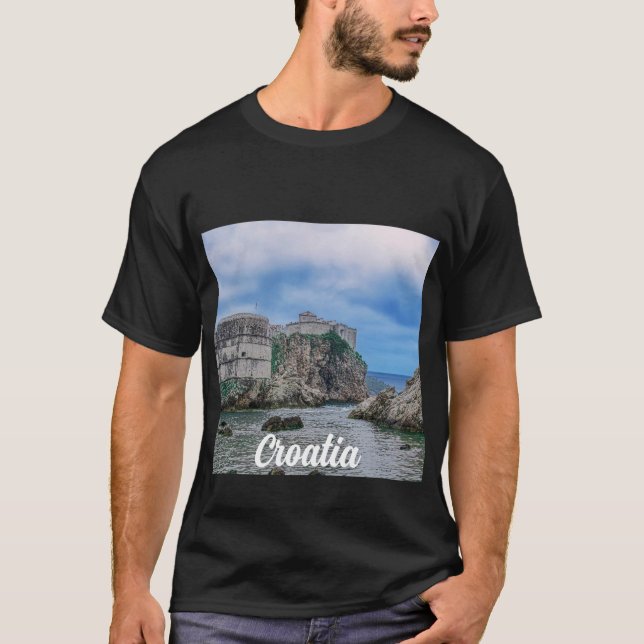 T-shirt Murs de forteresse, côte rocheuse et mer en Croati (Devant)