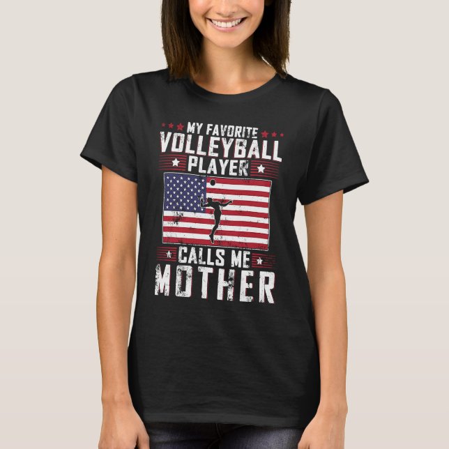 T-shirt My Favorite Volleyball Player Calls Me Mother Moth (Devant)