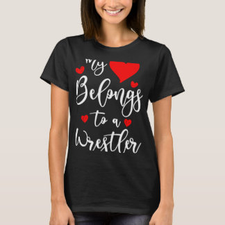 T-shirt My Heart Belongs To a Wrestler Valentine s Day for