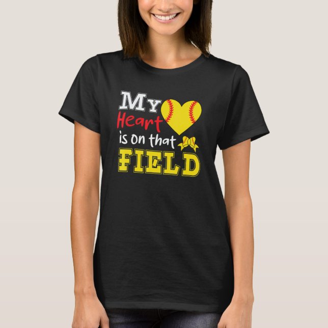 T-shirt My Heart is on that Field Softball  Softball Mom (Devant)