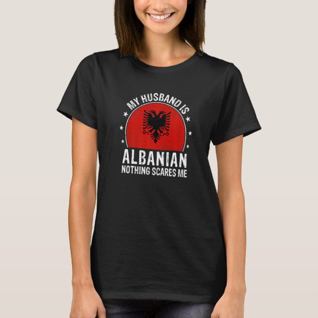 T-shirt My Husband Is Albanian Nothing Scares Me Albanian  (Devant)