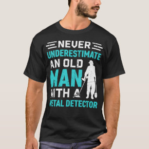 T-shirt N sous-estimez jamais un vieil homme avec un détec