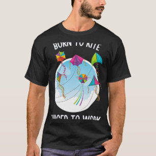 T-shirt Né À Kite Obligé À Travailler
