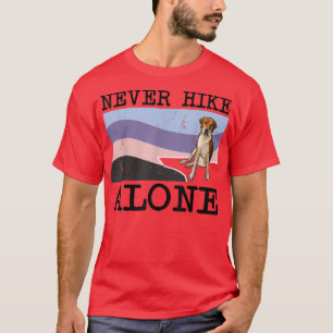 T-shirt Ne jamais faire la randonnée seule English Fohound