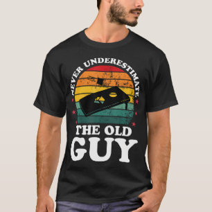 T-shirt Ne jamais sous-estimer drôle Joueur de Cornhole Ho
