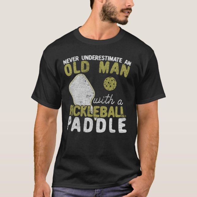 T-shirt Ne jamais sous-estimer un vieil homme avec un ball (Devant)