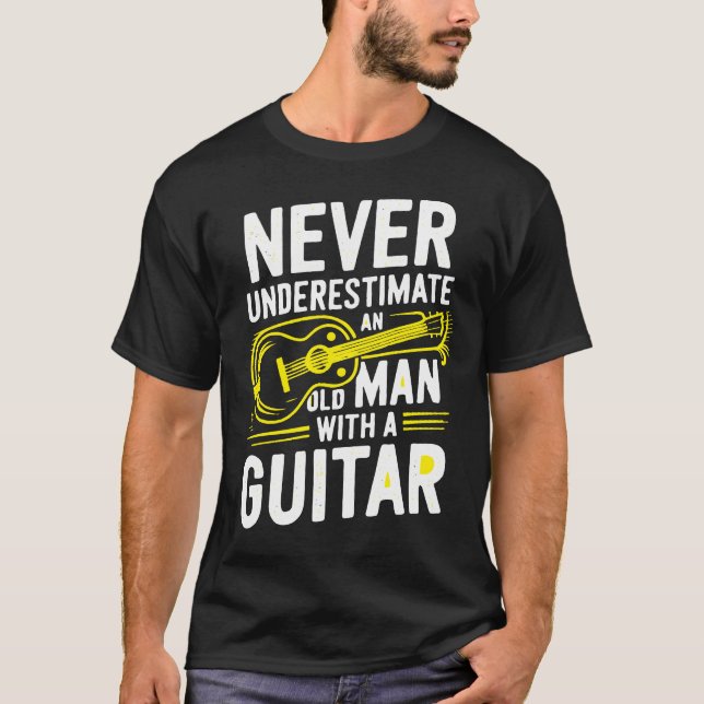 T-shirt Ne jamais sous-estimer un vieil homme avec une gui (Devant)