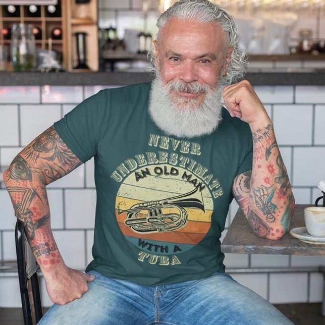 T-shirt Ne jamais sous-estimer un vieil homme - Tuba (Créateur téléchargé)