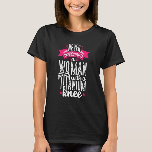T-shirt Ne jamais sous-estimer une femme avec un genou en  (Devant)