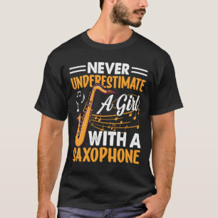 T-shirt Ne jamais sous-estimer une fille avec un saxophone