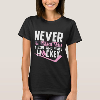 T-shirt Ne jamais sous-estimer une fille qui joue au hocke
