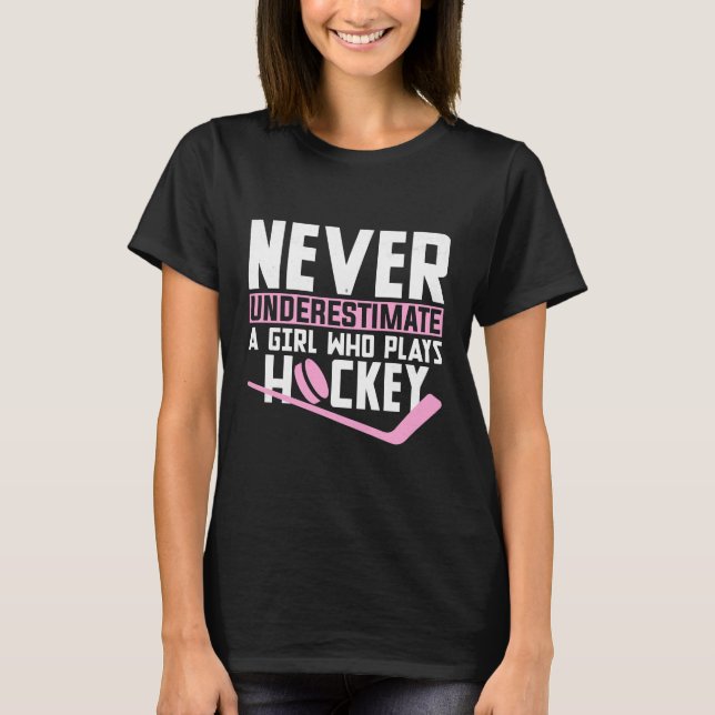 T-shirt Ne jamais sous-estimer une fille qui joue au hocke (Devant)