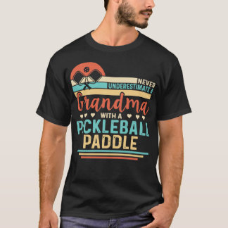 T-shirt Ne jamais sous-estimer une grand-mère avec un cl d