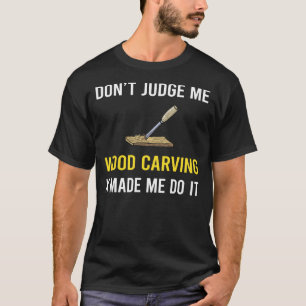 T-shirt Ne juge pas la sculpture sur bois