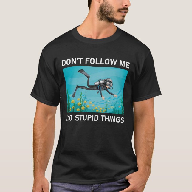 T-shirt Ne Me Suis Pas Je Fais Des Choses Stupides Plongée (Devant)