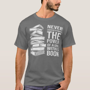 T-shirt Ne sous-estimez jamais le pouvoir d'une fille avec