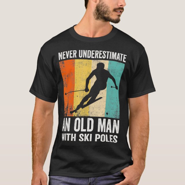 T-shirt Ne sous-estimez jamais un vieil homme aux bâtons d (Devant)