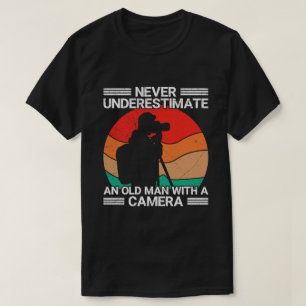T-shirt Ne sous-estimez jamais un vieil homme avec un appa