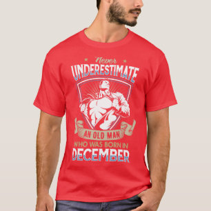 T-shirt Ne sous-estimez jamais un vieil homme né en décemb